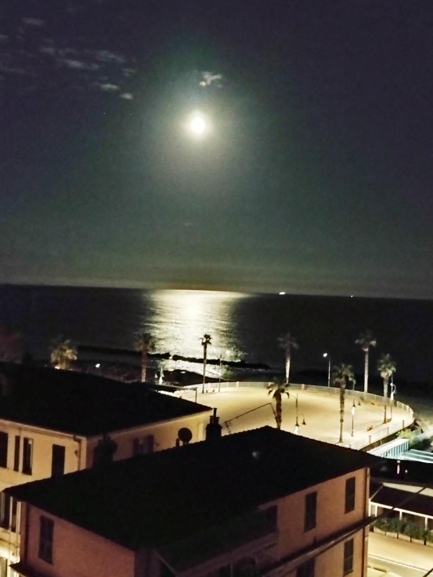 Casa Fronte Mare Apartment เวนติมิญา ภายนอก รูปภาพ